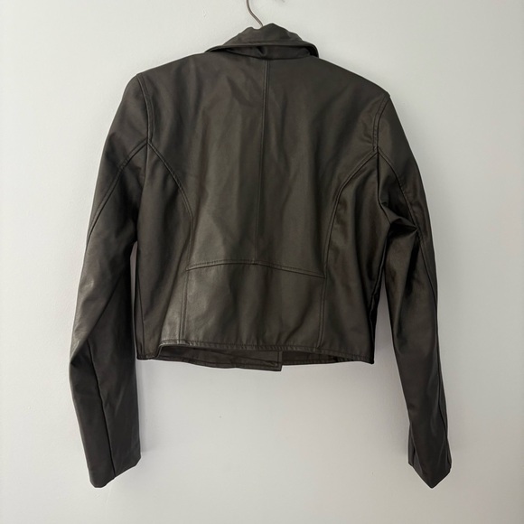 PrettyLittleThing Black Faux Leather Cropped Moto Jacket – Women’s Size 8 - Picture 4 of 5